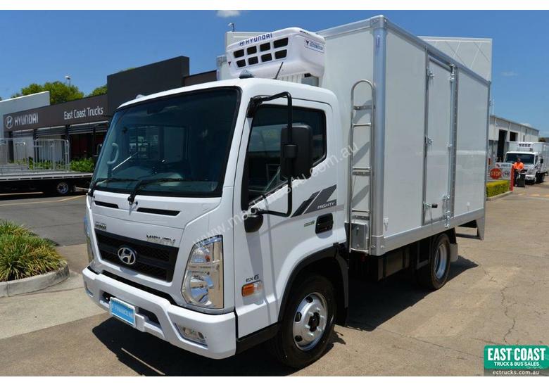 caption 2018 HYUNDAI EX4 SWB Refrigerated Truck Freezer