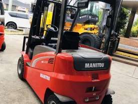 Manitou ME425 Electric forklift - picture2' - Click to enlarge