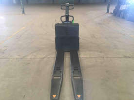 Crown PE Series Pallet Jack Jack/Lifting - picture1' - Click to enlarge