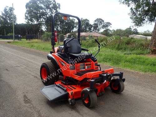 Kubota ZD326 Zero Turn Lawn Equipment