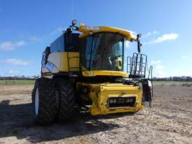 2013 New Holland CR9090 Combine Harvester (GA007) - picture1' - Click to enlarge