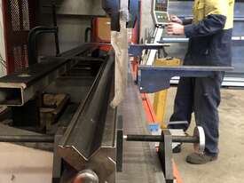 4M long Press Brake - picture0' - Click to enlarge