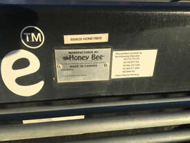 Honey Bee SP40 Header Front Harvester/Header - picture2' - Click to enlarge