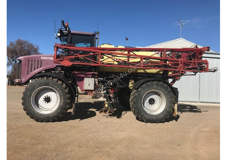caption Hardi Saritor 4800 Boom Spray Sprayer