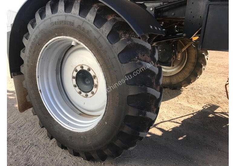 caption Hardi Saritor 4800 Boom Spray Sprayer