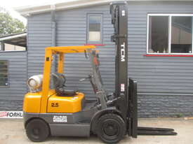 TCM 2.5 ton LPG, Repainted Used Forklift #1568 - picture0' - Click to enlarge