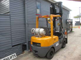 TCM 2.5 ton LPG, Repainted Used Forklift #1568 - picture2' - Click to enlarge