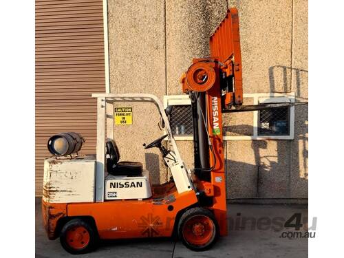 Nissan 3.5 ton forklift low hours low mast 