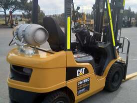 Used 2.5T Cat LPG Forklift - picture0' - Click to enlarge