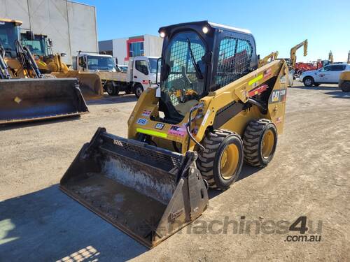 USED 2019 CAT 236D SKID STEER WITH 4 IN 1 BUCKET, FULL SPEC AND LOW 100 HOURS ONLY