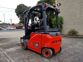 Linde E20 2 Ton 4.2m Lift Height - picture2' - Click to enlarge