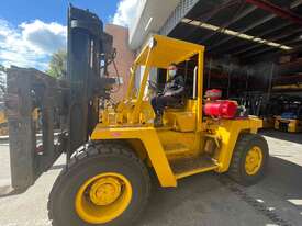10 Tonne Clark Forklift For Sale - picture1' - Click to enlarge