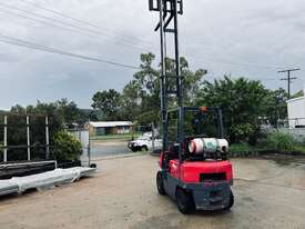 High Lift Nissan Forklift - picture0' - Click to enlarge