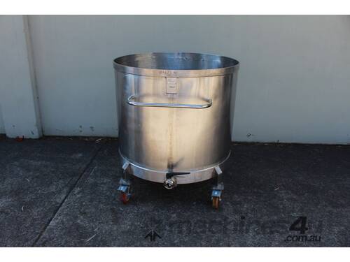 Stainless Steel Mobile Tank.