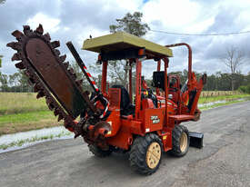 Ditch Witch RT40 Trencher Trenching - picture2' - Click to enlarge