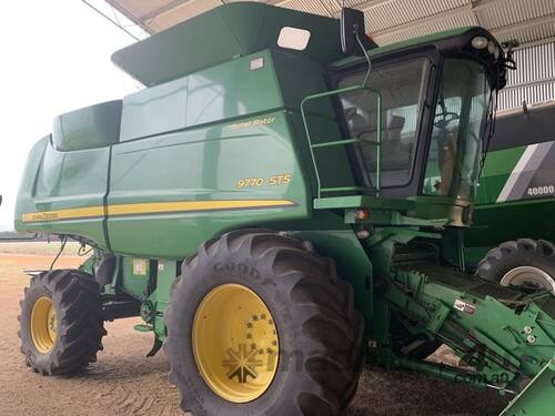 2009 John Deere 9770 STS + Midwest CH40CTF Combines