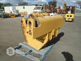 CATERPILLAR CRAWLER TRACTOR RIPPER BOX - picture0' - Click to enlarge