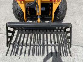 UHI U30 MINI LOADER 400KG Loading Capacity 21HP Honda Engine with 4in1 bucket - picture2' - Click to enlarge