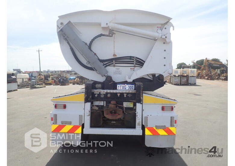 Buy Used 2011 DURAQUIP DQP-TA360 TANDEM AXLE SIDE TIPPING TRAILER ...