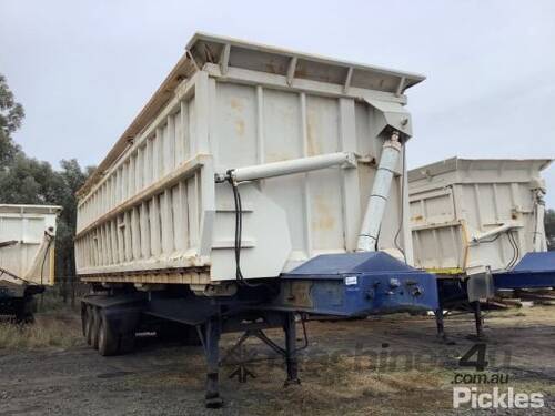 Tri Axle Side Tipper