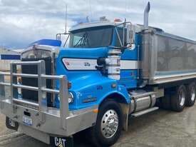 Kenworth T401 - picture1' - Click to enlarge