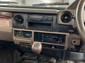 Toyota Landcruiser 75 - picture2' - Click to enlarge