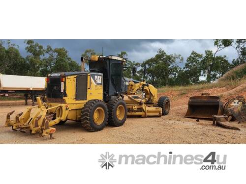 caption 2009 CAT140M Grader