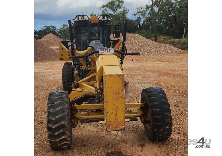 caption 2009 CAT140M Grader