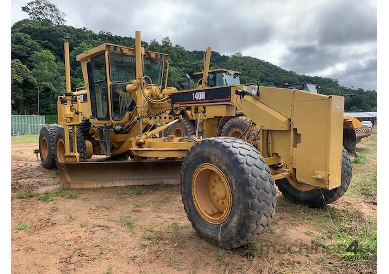 caption 2007 CAT Series 2 Grader - 13,650 Hours l Low Profile ROPS Cab l Rear Scarifiers