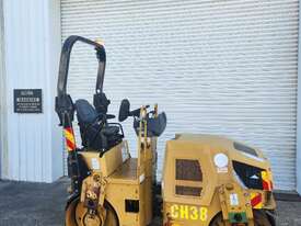 Caterpillar CB22 Smooth drum vibrating roller  - picture0' - Click to enlarge