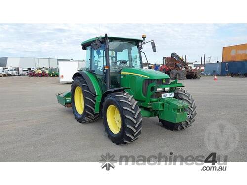 John Deere 5820