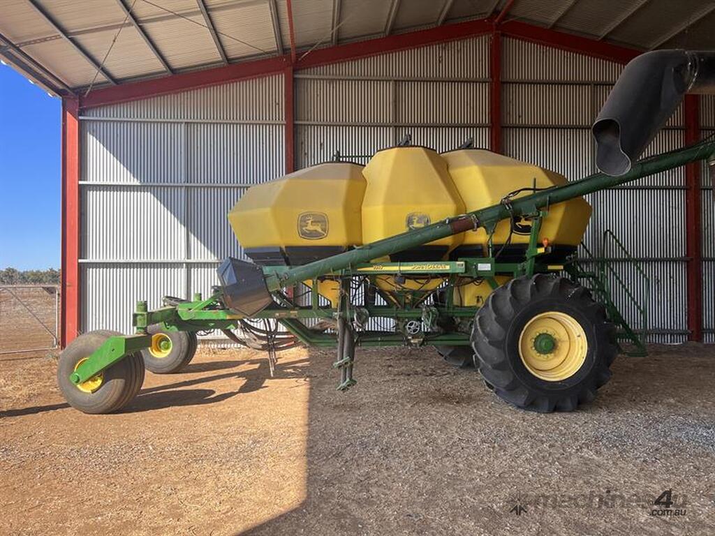 Used John Deere 2007 JOHN DEERE 1910 AIR SEEDER CART TBH 430 BU Air
