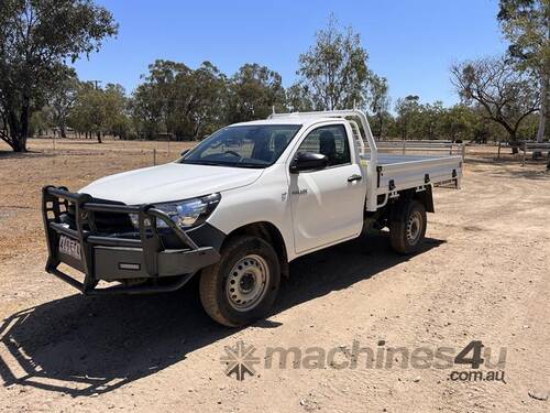 caption 2022 TOYOTA HILUX WORKMATE 4WD