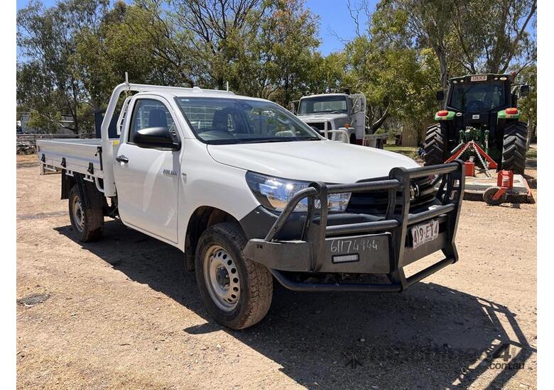 caption 2022 TOYOTA HILUX WORKMATE 4WD