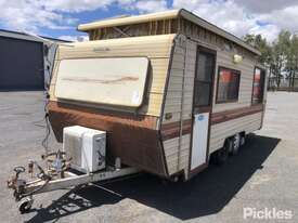 Spaceline Tandem Axle Pop Top Caravan - picture0' - Click to enlarge