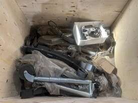 Lot of Trailer Parts - picture0' - Click to enlarge