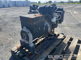 Engine & Sincro FB4-48/100 Alternator - picture0' - Click to enlarge