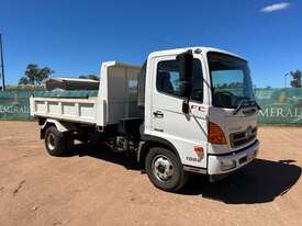 2011 HINO 500 SERIES TIPPER TRUCK - picture0' - Click to enlarge