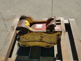 Excavator hitch - picture0' - Click to enlarge