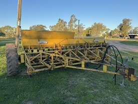 GYRAL TX 19 Run Combine PLANTER  - picture0' - Click to enlarge