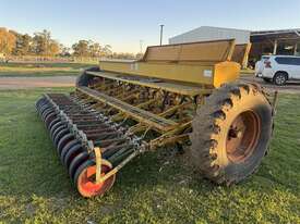 GYRAL TX 19 Run Combine PLANTER  - picture2' - Click to enlarge