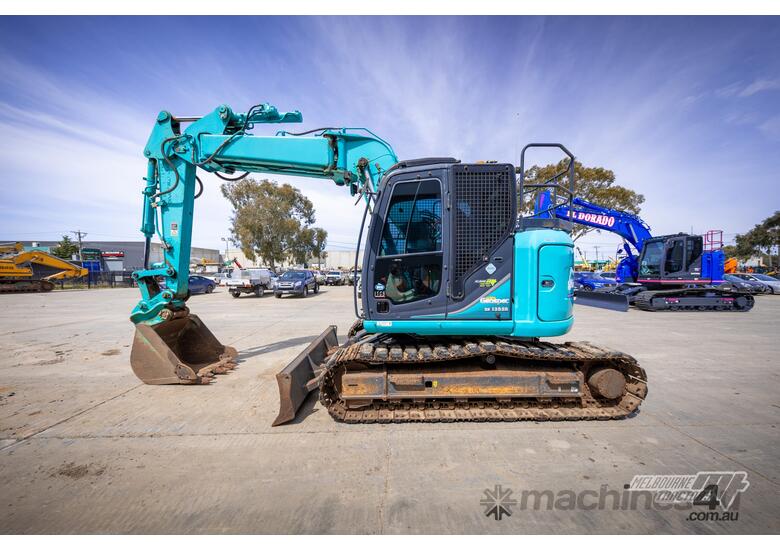 KOBELCO SK135SR-3 EXCAVATOR