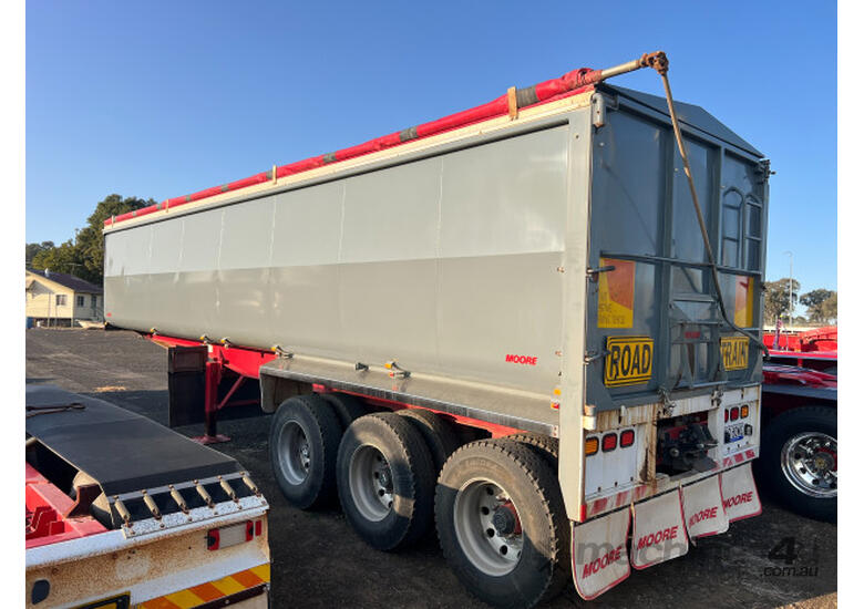 caption Moore R/T Lead/Mid Tipper Trailer