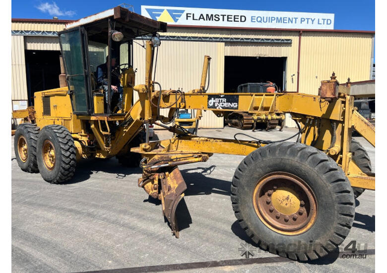 caption Mitsubishi MG400 Artic Grader Grader