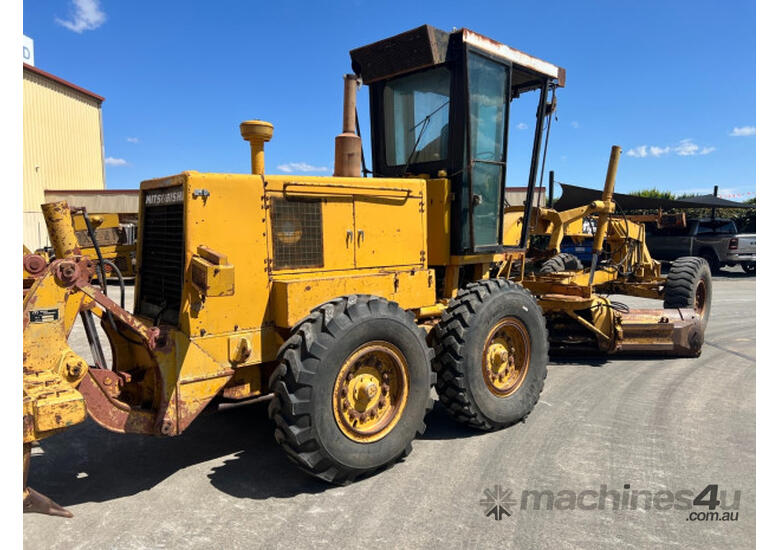 caption Mitsubishi MG400 Artic Grader Grader