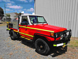 Toyota Landcruiser Fire Vehicle - picture0' - Click to enlarge