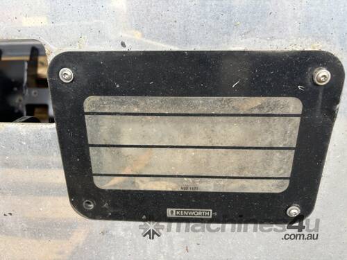 1 x  Kenworth T909 Bullbar