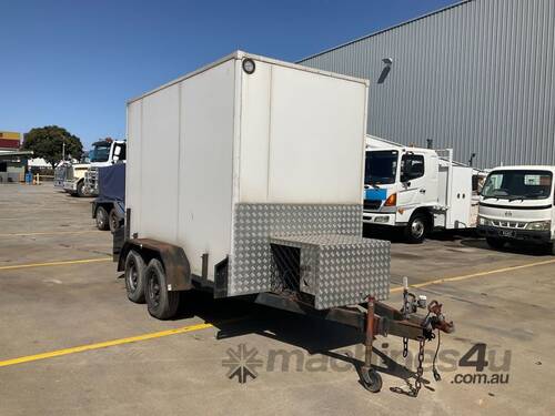 caption 2006 J.S.T. Trailers Cool Room Trailer