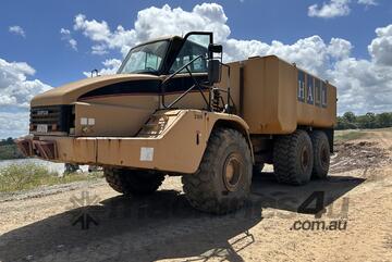 2005 Caterpillar 740 Articulated Water Cart