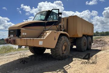 2005 Caterpillar 740 Articulated Water Cart